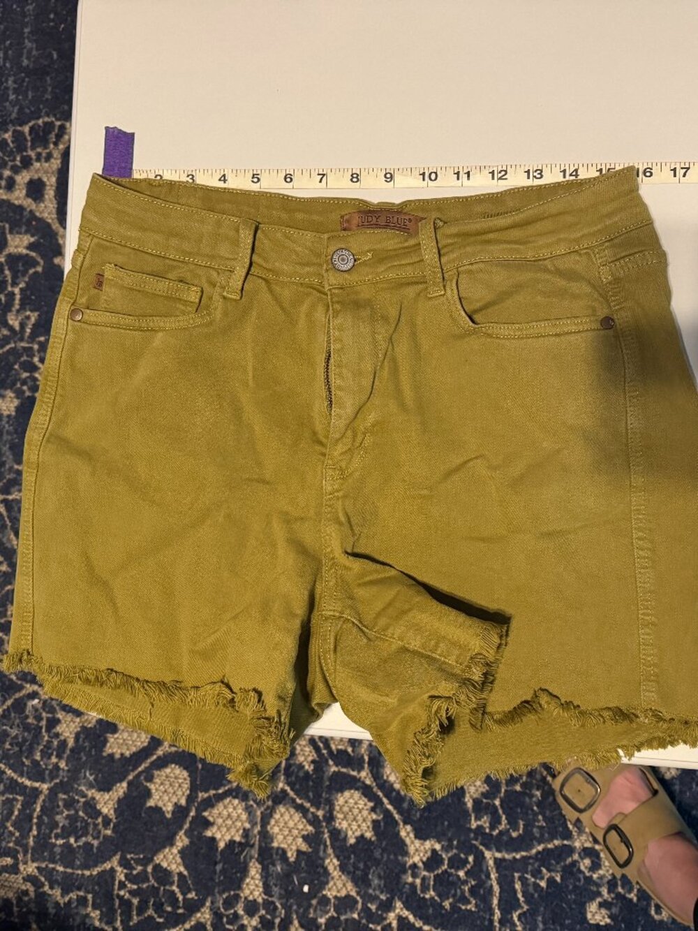 Judy Blue - Mid Rise Garment Dyed Fray Hem Shorts - Matcha - 1xl